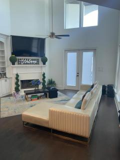 Cute Home with some Razzle Dazzle - 9