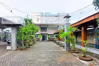 RedDoorz Near Stasiun Nganjuk - 3