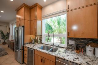 Points Hideaway - Beautiful Home wStunning SunsetWater Views on Bean Point Pool Bar Foosball - 8