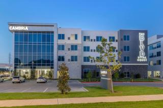 Cambria Hotel Waco University Riverfront - 8