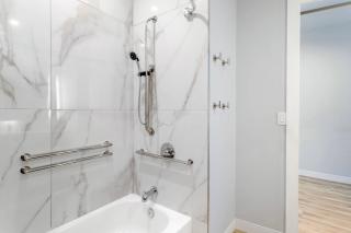 Cambria Hotel Waco University Riverfront - 3