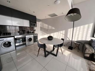 Luxury Escape in Sandton High Floor Apartment with City Views - 0