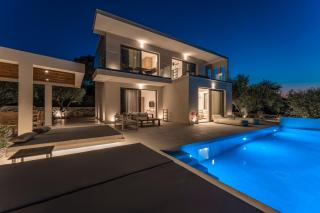 Floralba Luxury Villa, Essence of Sea View Living - 3