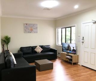 Charlestown Central 7 Bedrooms Front House and Back Unit - 5