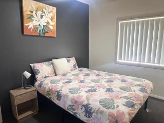 Charlestown Central 7 Bedrooms Front House and Back Unit - 7