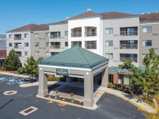 Country Inn & Suites by Radisson, Convention Center - 2