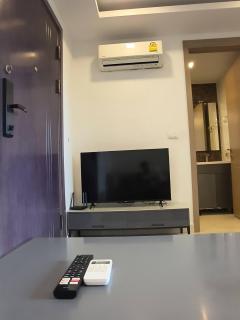 Luxurious Pattaya Apartment with Pool Access - 8