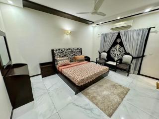 Elegant 6-Bedroom Furnished Family Home - DHA Phase-6 Lahore - 7