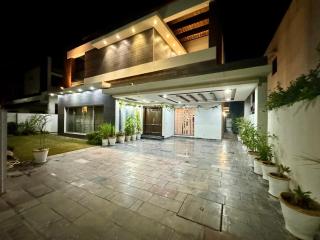 Elegant 6-Bedroom Furnished Family Home - DHA Phase-6 Lahore - 5