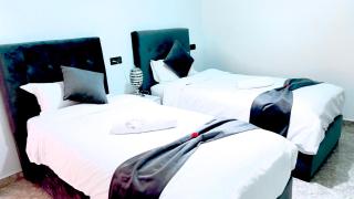 Magnifique maison famiiale moderne spacieuse de 150 m Avec de 3 chambres ,confortables et d un grand salon et terrasse, Idealement situee a 9 min du centre-ville elle se trouve à proximite de la route principale menant a l aeroport Berkane et Saidia - 8