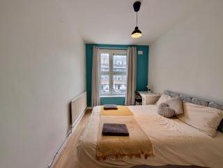 Spacious 3 Bedroom Flat In Stockwell - 1