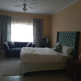 Mthembu Executive Accomodation - 1