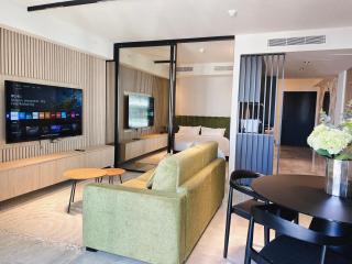 Mercury Suite Luxe Retreat with Pool access by ArcoBnb - 9