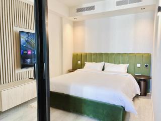 Mercury Suite Luxe Retreat with Pool access by ArcoBnb - 6