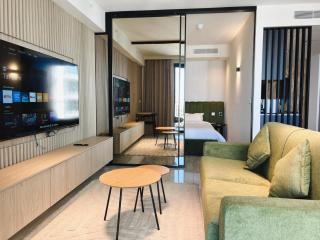 Mercury Suite Luxe Retreat with Pool access by ArcoBnb - 2