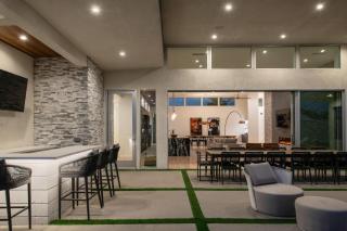 Oxygen @ Elemento49 Pool Spa Sleeps 16 - 9