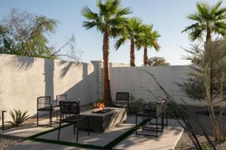 Neon @ Elemento49 Pool Spa Sleeps 16 - 2