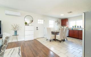 12BCozy 3BR Apartment with Koi Pond in Worcester - 1
