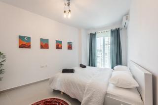 Central & Natural Light 2Bdr Private Parking - 6