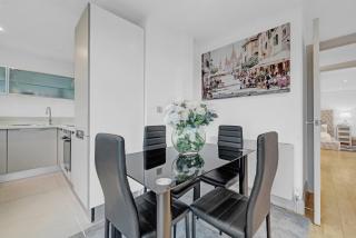 Stylish 2-Bed Apartment in Greenwich - Near Cutty Sark River Thames Market & 02 Arena - 5