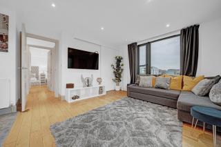 Stylish 2-Bed Apartment in Greenwich - Near Cutty Sark River Thames Market & 02 Arena - 0