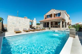 Villa Rea 3 with heated pool - 0