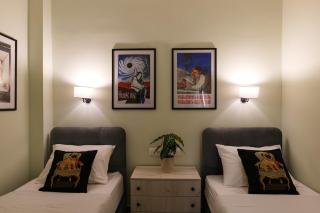 2 BR Apartment with Sitcom Vibes VIPGreece - 8