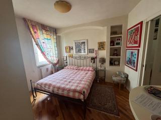 All'ingresso delle antiche mura della città - 8