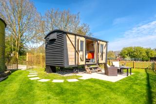 Gin and Toffee Carriage - 9