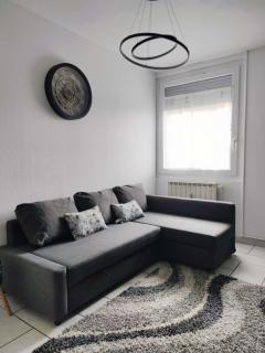 Large modern 2 bedroom, bright & cozy hypercentre - 8