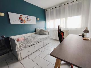 Large modern 2 bedroom, bright & cozy hypercentre - 7