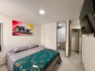 Modern and practical, close to the sea and the airport - 1