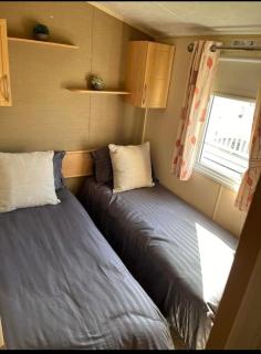 Caravan by the Sea KW10 - 7