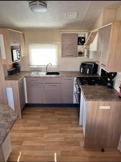 Caravan by the Sea KW10 - 3