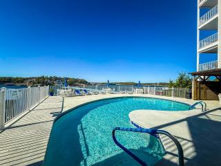 LAKEFRONT DOG DAYS CONDO 3BED2BATHDECKPOOL-8pp - 8