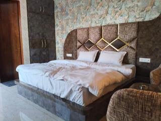 RG PALACE HOTEL Dehmi kalan bagru - 0