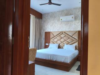 RG PALACE HOTEL Dehmi kalan bagru - 8