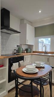 Cosy 2-Bed House with Garden & Free Parking, Soton - 9