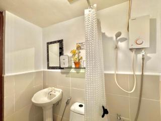 Attractive studio with Luxury bed Good for 1-4pax High speed WiFi with Netflix Free Pool & Parking - 6