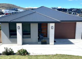Green Hill Views - Family Home close to Hobart - 4bed, 2bath - 0