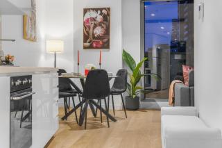 City Views Crown Pool Gym Cbd Theatre 17th Floor - 7