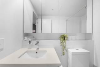 City Views Crown Pool Gym Cbd Theatre 17th Floor - 2