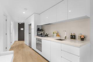 City Views Crown Pool Gym Cbd Theatre 17th Floor - 3