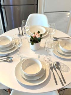 Royal BnB 1 Bed 1 Den Pristine Downtown Toronto Retreat - 7