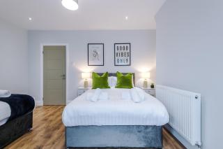 4BR BIG Contractor House - 8 Beds - Free Parking - 8