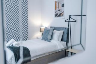 4BR BIG Contractor House - 8 Beds - Free Parking - 3