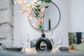 4BR BIG Contractor House - 8 Beds - Free Parking - 2