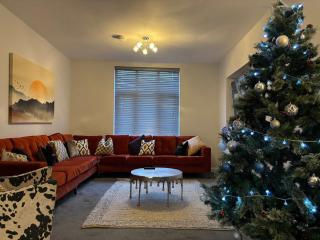 Luxurious 7-Bedroom Home in Solihull, close to NEC & BHX - 0