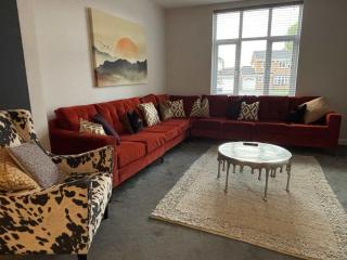 Luxurious 7-Bedroom Home in Solihull, close to NEC & BHX - 2