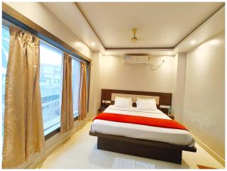 Hotel Shreemahavia Home # Town Near Jagannath Temple and Sea Beach -Fully Air conditioned - Lift Wifi- And Parking Facilities -Excellent Customer Service Awarded -Best Seller - 1